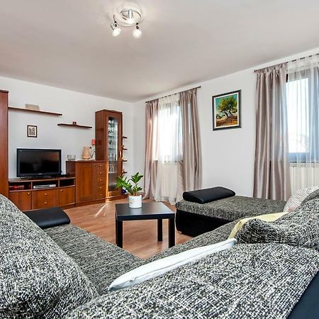 Apartment Nika 로비니 외부 사진
