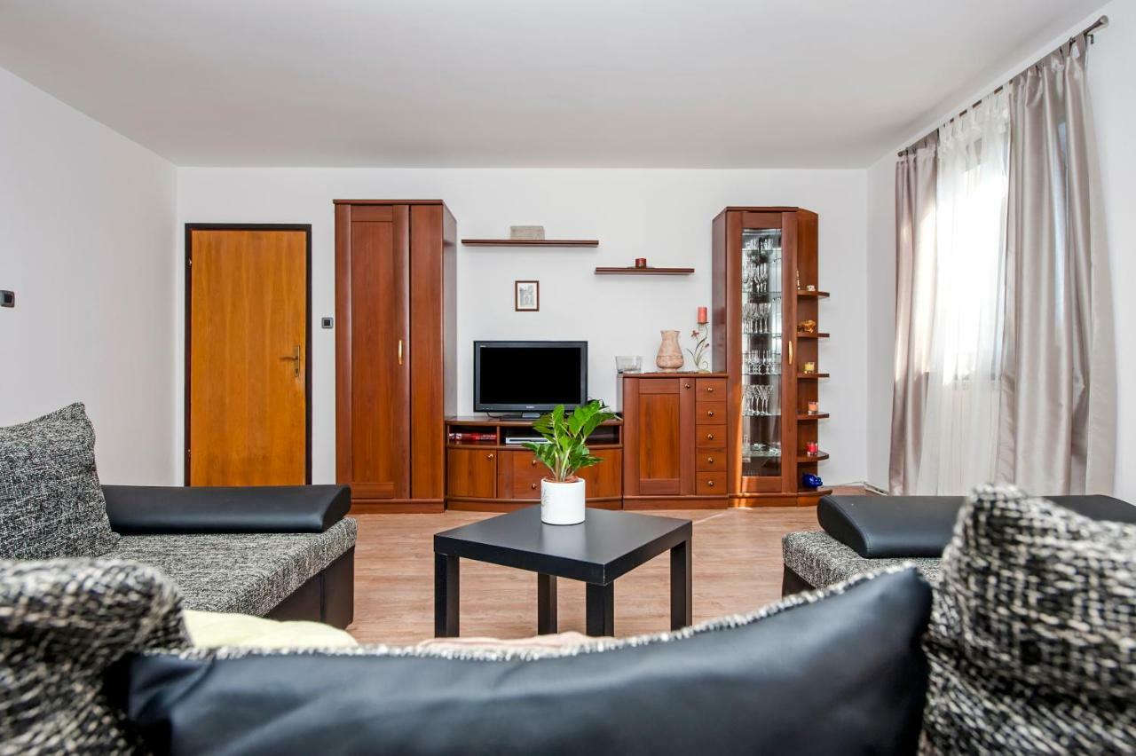 Apartment Nika 로비니 외부 사진