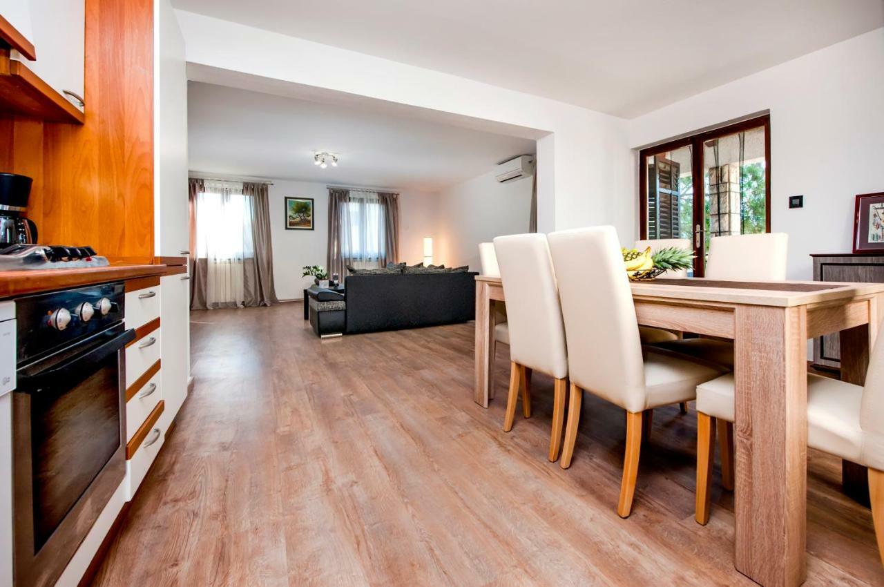 Apartment Nika 로비니 외부 사진