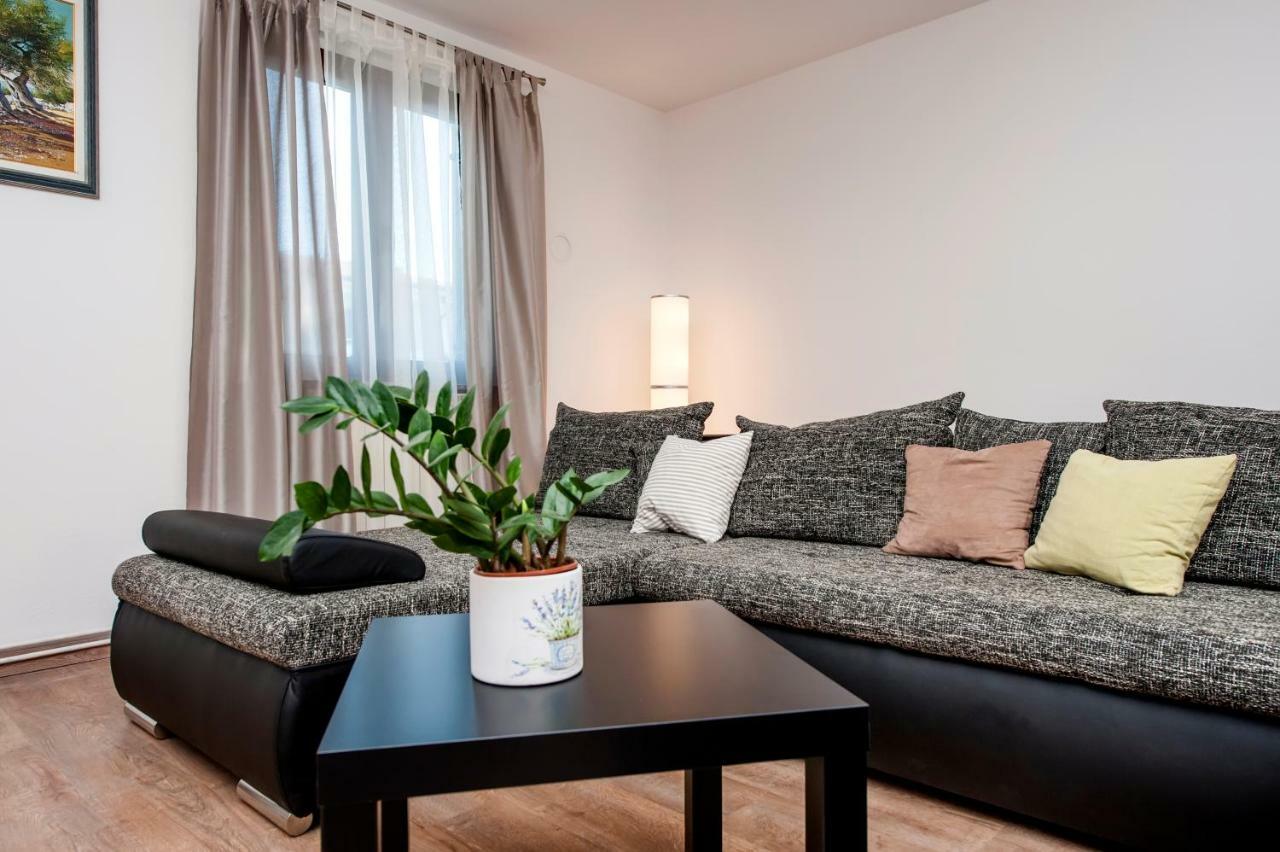 Apartment Nika 로비니 외부 사진