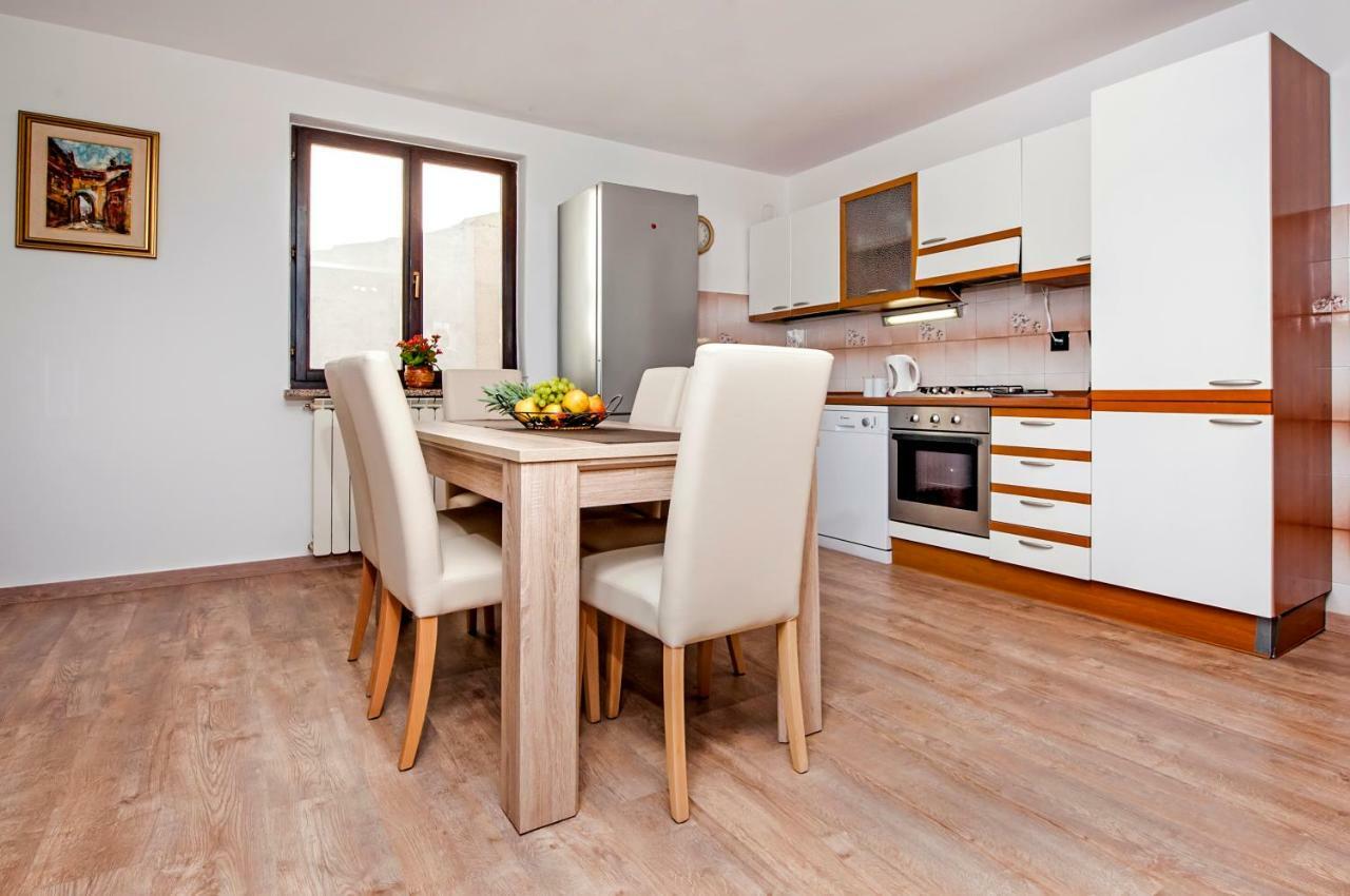 Apartment Nika 로비니 외부 사진